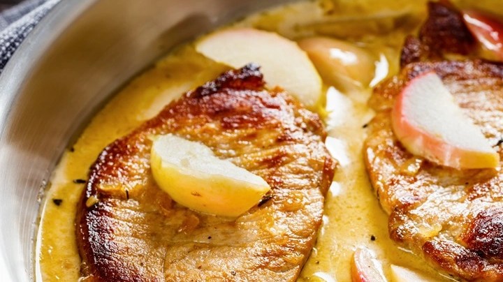 chuletas de cerdo con salsa de manzana