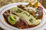 Enmoladas de mole verde