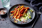 ensalada de zanahoria asada con yogur y pistachos