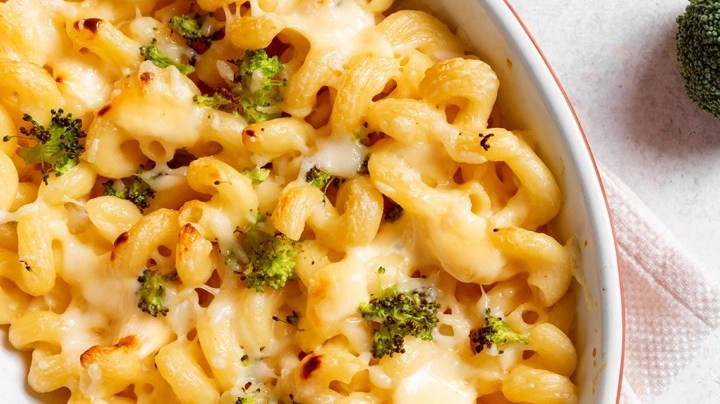 macarrones con coliflor, brócoli y queso