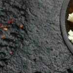 Ensalada de orzo con feta, espinacas y tomates secos