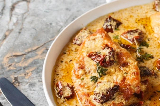 Pollo cásate conmigo con salsa cremosa