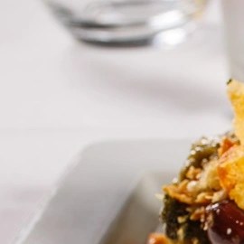 salmón con costra de pistacho
