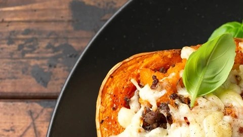 Calabaza rellena de carne y queso