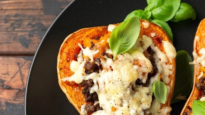 Calabaza rellena de carne y queso