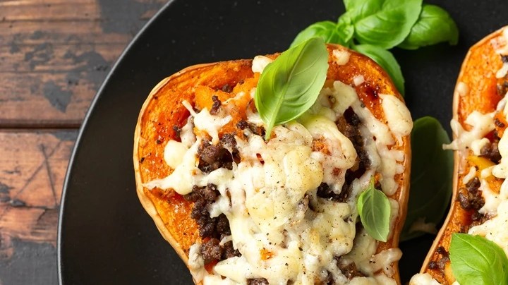 Calabaza rellena de carne y queso