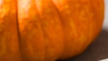 Ñoquis de calabaza en un plato blanco